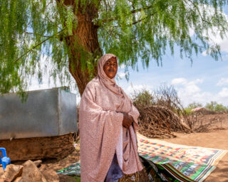 farmerdroughtcowwomenwomangrainsshopmarket