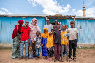 farmerdroughtcowwomenwomangrainsshopmarket