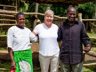 Utviklingsministeren sammen med bønder i Malawi